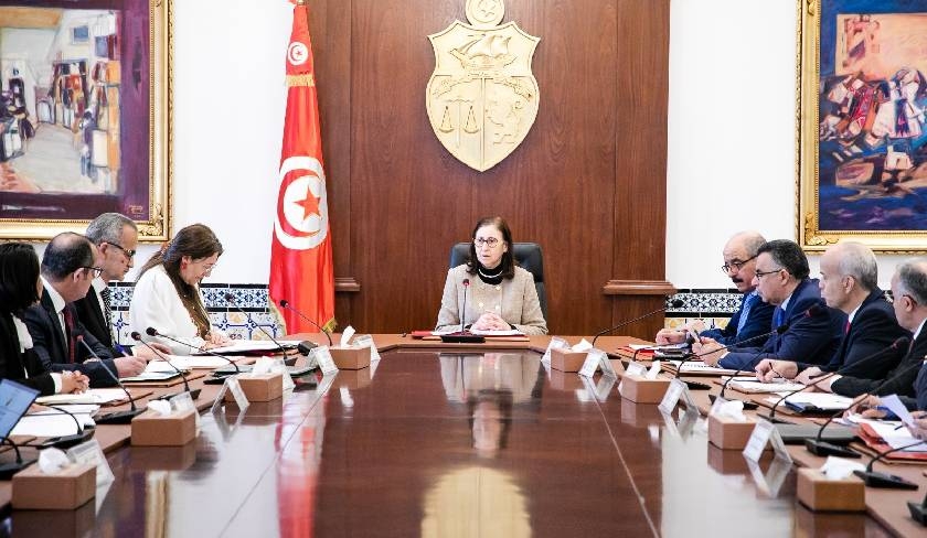 Sarra Zanzri prside un conseil ministriel pour la gestion des biens mal acquis